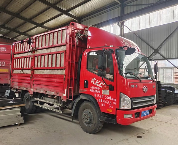 防火橋架發(fā)往柳林